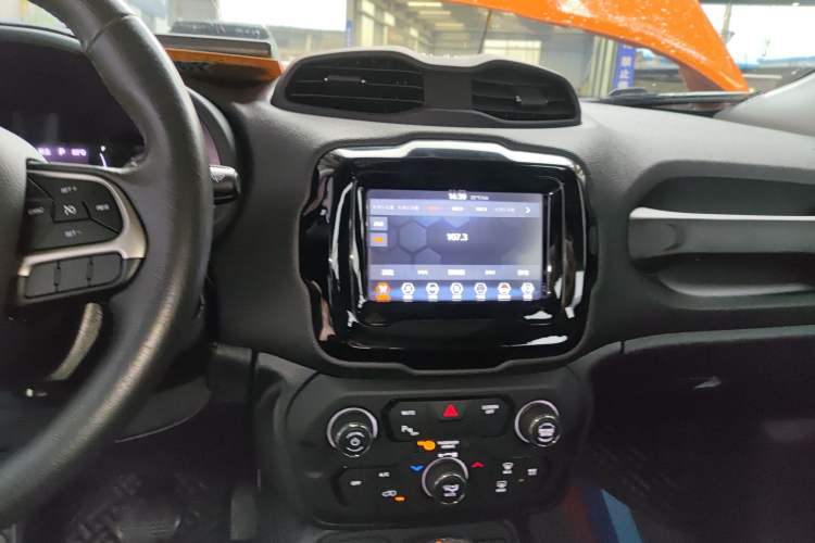 Used Jeep Renegade 2021 220T Automatic Elite Edition Audio And AC Panel