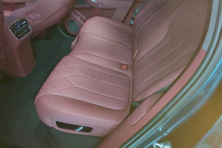 Used Hima AITO M8 2025 Extended-Range Ultra Version 53.4 kWh 5-Seater Edition
