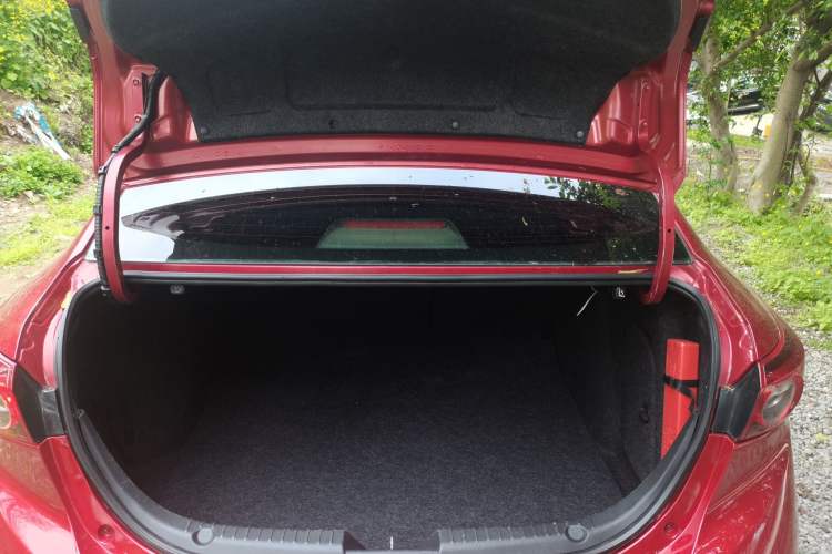 Used Mazda 3 Axela 2014 Sedan 1.5L Manual Comfort Model Trunk