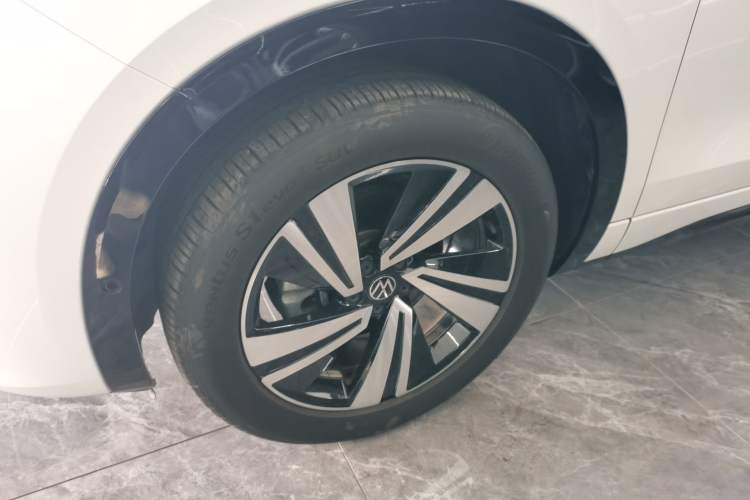 Used Volkswagen Tavendor 2023 380TSI Four-Wheel Drive R-Line Cruise Edition Left Front Wheel Hub