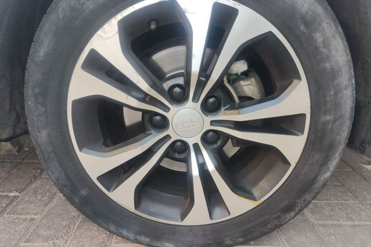 Used Geely Auto Emgrand 2014 Hatchback 1.3T CVT Elite Model
