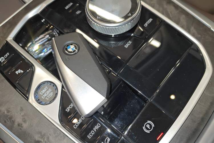 Used BMW X5 2023 xDrive 30Li Luxury M Sport Package Vehicle Key