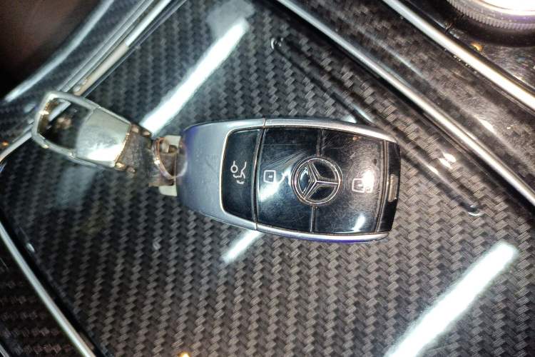 Used Mercedes-Benz E-Class 2016 E 300 L Stylish Model Interior 1