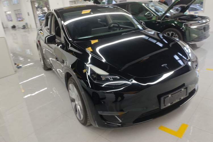 Used Tesla Model Y 2022 Long-Range All-Wheel-Drive Version