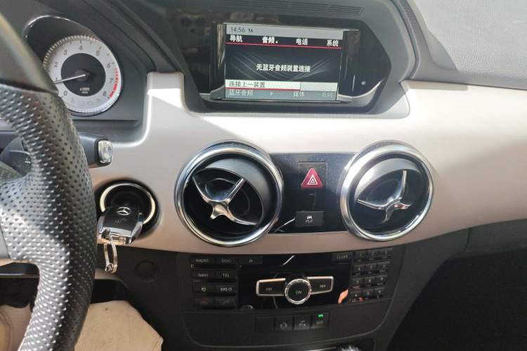 Used Mercedes-Benz GLK-Class 2014 GLK 260 4MATIC Dynamic Model Audio And AC Panel