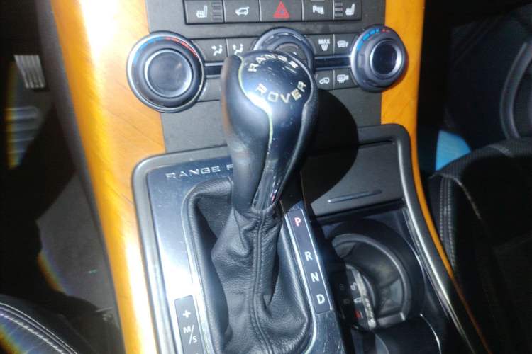 Used Land Rover Range Sport 2012 3.0 TDV6 HSE Diesel Edition Gear Lever