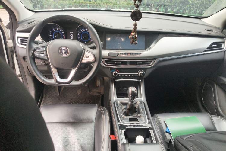 Used CHANGAN Eado 2018 High-Energy Edition 1.6L GDI Manual Pioneer Model China V Standard Center Console