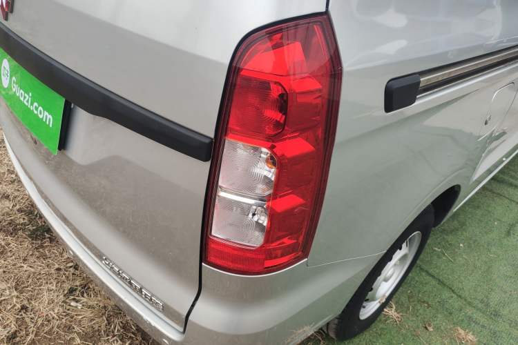 Used Wuling Hongguang V 2019 1.5L Base Version China VI LAR