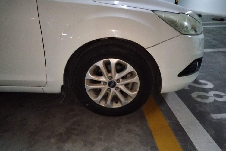 Used Ford Focus 2013 Sedan Classic 1.8L Automatic Base Model