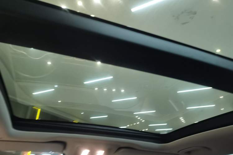 Used Mercedes-Benz GLE 2022 Refreshed GLE 450 4MATIC Luxury Edition Headliner