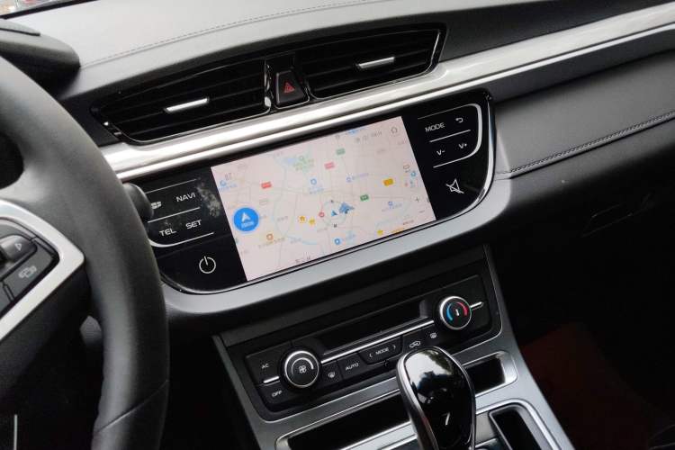 Used Geely Auto Emgrand 2019 Leading Edition 1.5L CVT Upward-Connected Model China VI Standard Audio And AC Panel