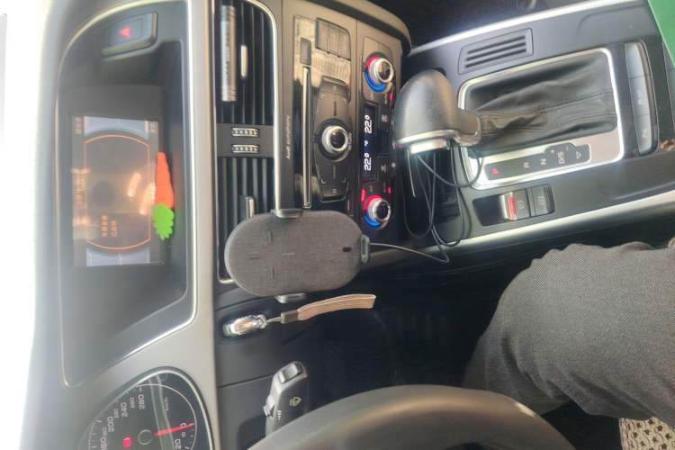 Used Audi A4L 2015 45 TFSI quattro Individual Sport Edition Audio And AC Panel