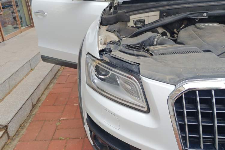 Used Audi Q5 2018 Collector's Edition 40 TFSI Technology Model Right Front Headlight