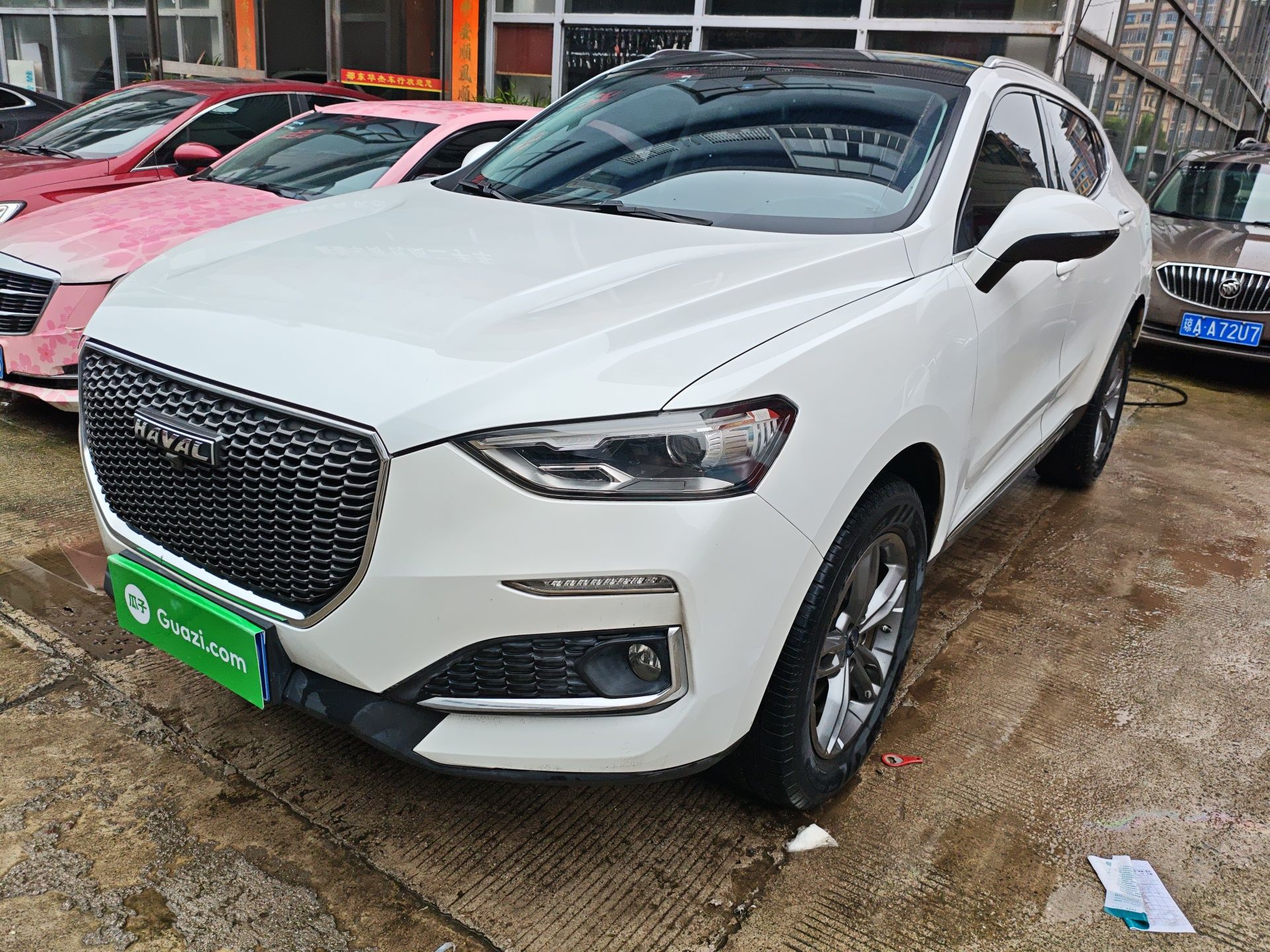 Под передней частью автомобиля