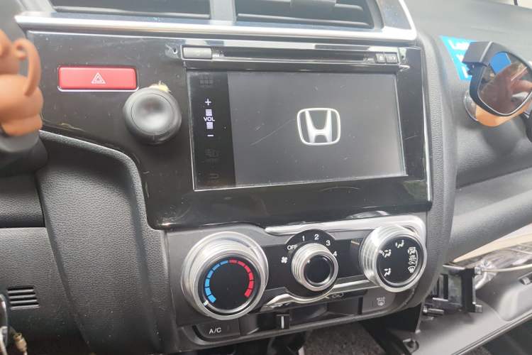 Used Honda Fit 2014 1.5L LX CVT Comfort Model Audio And AC Panel
