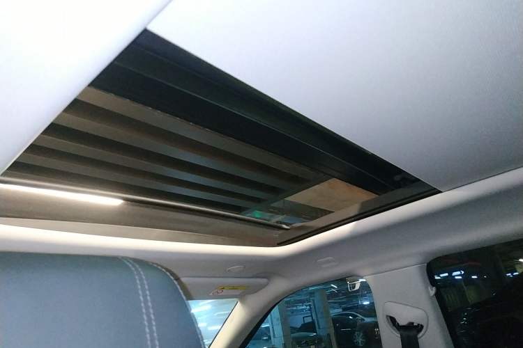 Used Land Rover Range Evoque 2022 Aurora L 249 PS R-Dynamic Luxury Edition Headliner