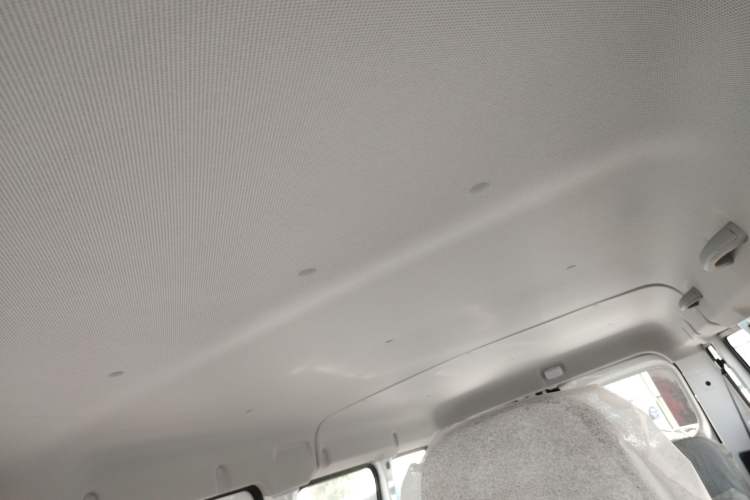 Used Wuling Yangguang 2024 300KM Comfort Version Passenger Van 75kW