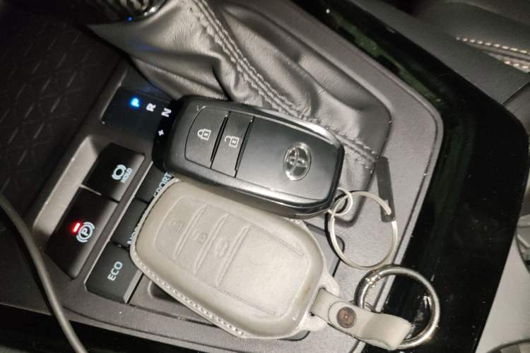 Used Toyota Wildlander 2024 Dual-Motor 2.5L E-CVT Two-Wheel Drive Luxury PLUS Edition
