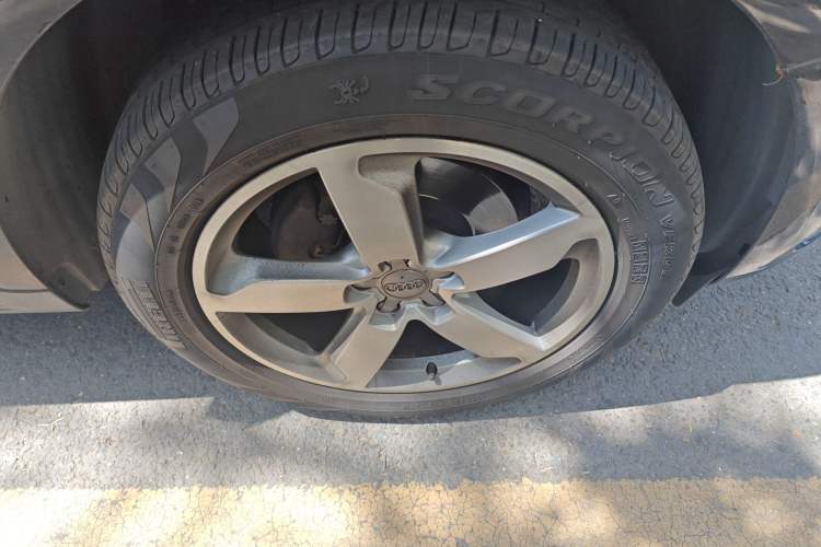 Used Audi Q5 2017 Plus 40 TFSI Ambition Model
