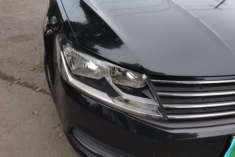 Used Volkswagen Lavida 2015 1.6L Manual Fashion Edition Right Front Headlight