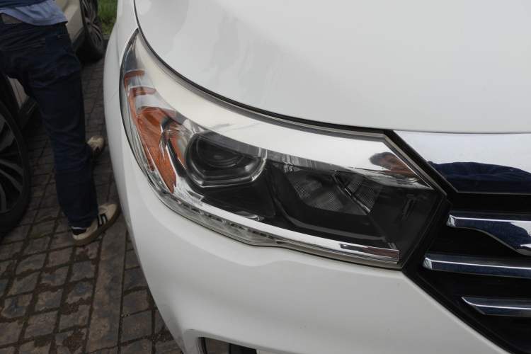 Used GAC Trumpchi GS4 2017 235T Automatic Two-Wheel Drive Elite Edition Right Front Headlight