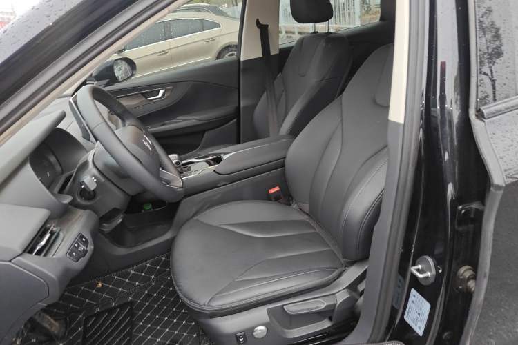 Used Hongqi E-QM5 2021 Online Booking Charging Basic Edition 5 Seats Left Front Seat