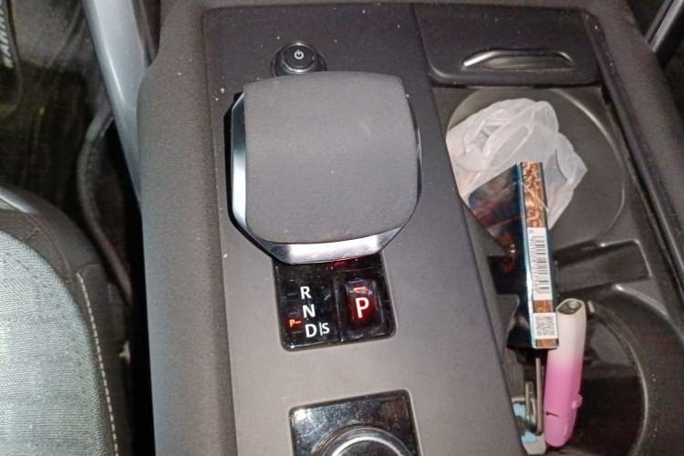 Used Land Rover Discovery 2023 Facelift 300PS S Gear Lever