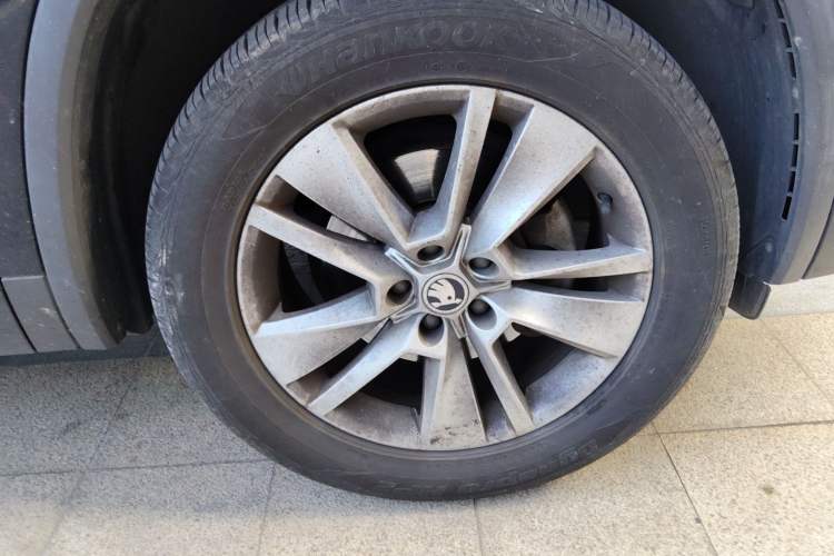 Used Skoda Kodiaq 2019 Facelifted TSI330 7-Seater Two-Wheel-Drive Luxury Enjoyment Edition China VI Standard Right Front Wheel Hub