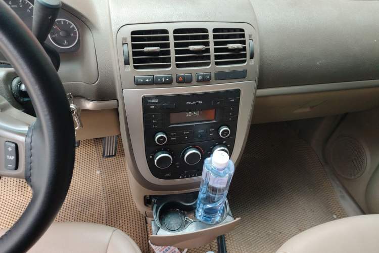 Used Buick GL8 2014 2.4L Classic Edition Audio And AC Panel