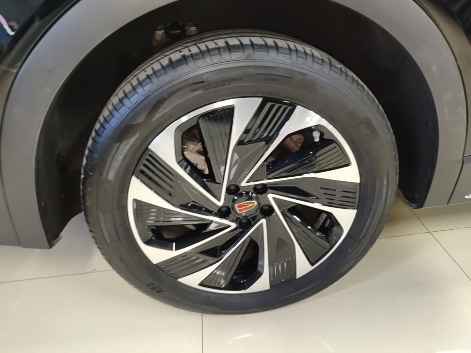 Hongqi HS7 PHEV 2024 2.0T PHEV Four-Wheel Drive Flagship Edition 6 Seats — снимка 11
