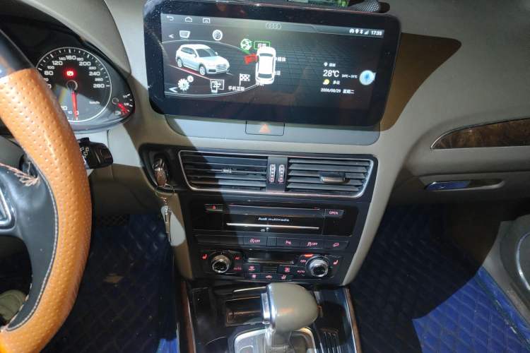 Used Audi Q5 2013 40 TFSI Comfort Edition Audio And AC Panel