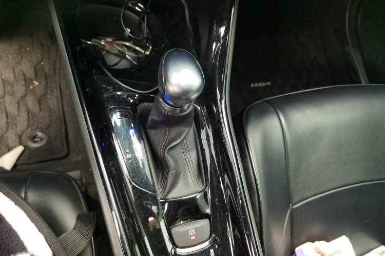 Used Toyota IZOA 2018 2.0L Yichi Edition China V Standard