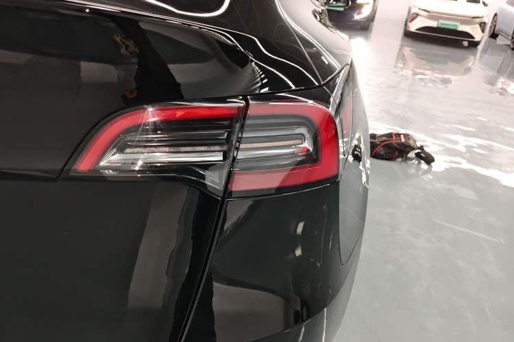 Used Tesla Model Y 2023 Long-Range All-Wheel-Drive Version
