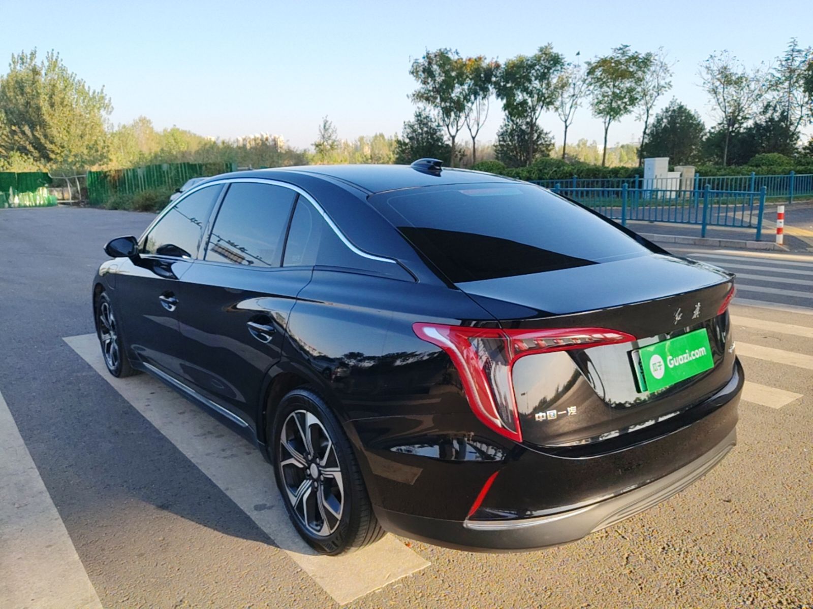Hongqi E-QM5 2023 Base Travel Edition — снимка 4