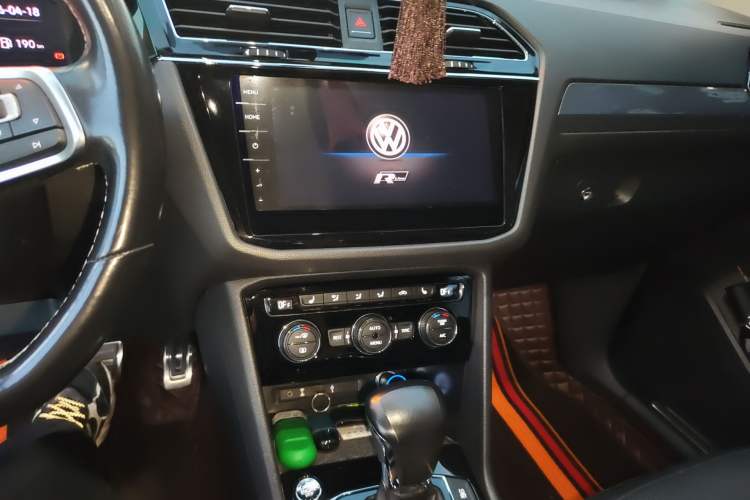 Used Volkswagen Tiguan L 2019 330TSI Automatic Two-Wheel Drive R-Line Flagship Model China VI Standard
