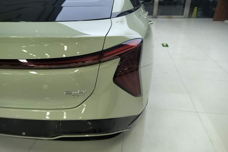 Used Hongqi EH7 2024 690 Pro Glory Edition
