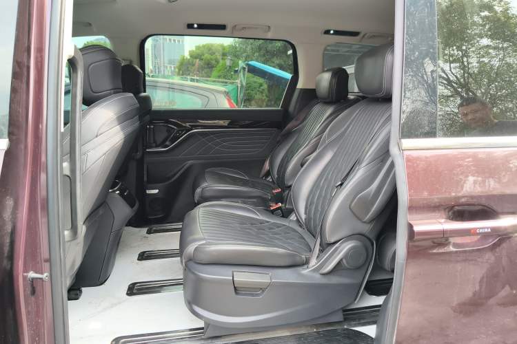 Used SAIC MAXUS G90 2022 2.0T Starry Seven-Seater
