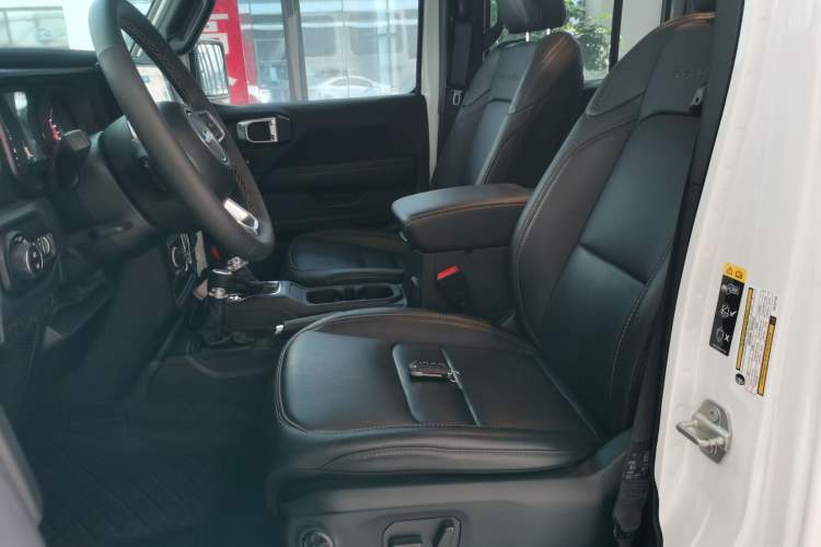 Used Jeep Wrangler 2024 2.0T Sahara Four-Door Edition
