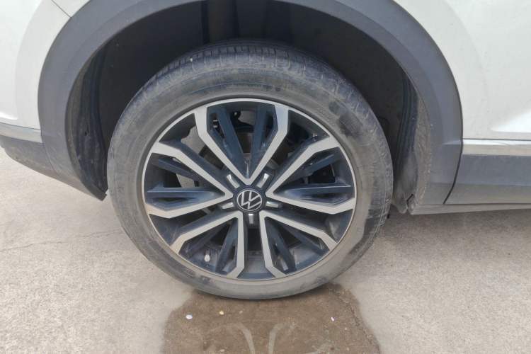 Used Volkswagen T-ROC 2022 280TSI DSG Two-Wheel Drive Comfort PLUS Right Rear Wheel Hub