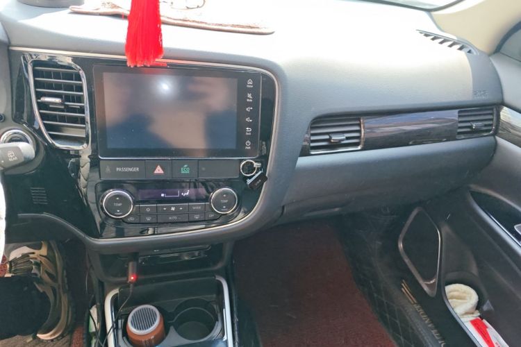 Used Mitsubishi Outlander 2019 2.4L 4x4 Zhi Xiang Edition 7 Seats China VI Standard
