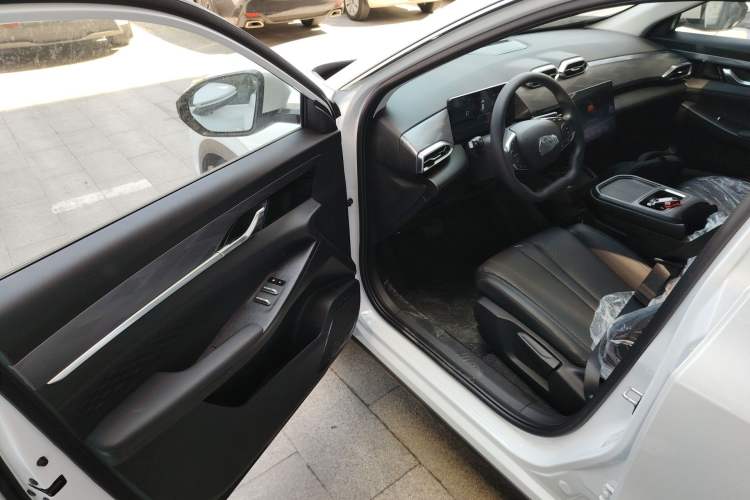 Used Dongfeng Aeolus SKY EV01 2025 530 km AIR Elite Edition Driver Seat