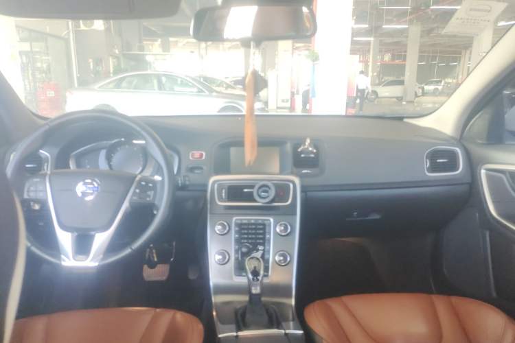 Used Volvo V60 2014 Restyled T5 Zhiya Edition