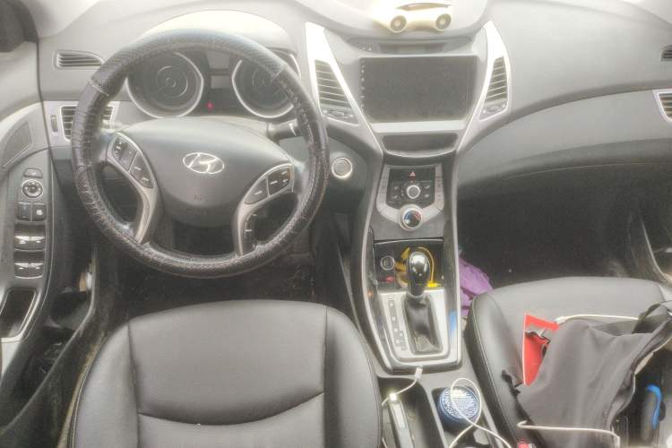 Used Hyundai Elantra (5th Generation / Langdong) 2015 1.6L Automatic Leading Model Center Console