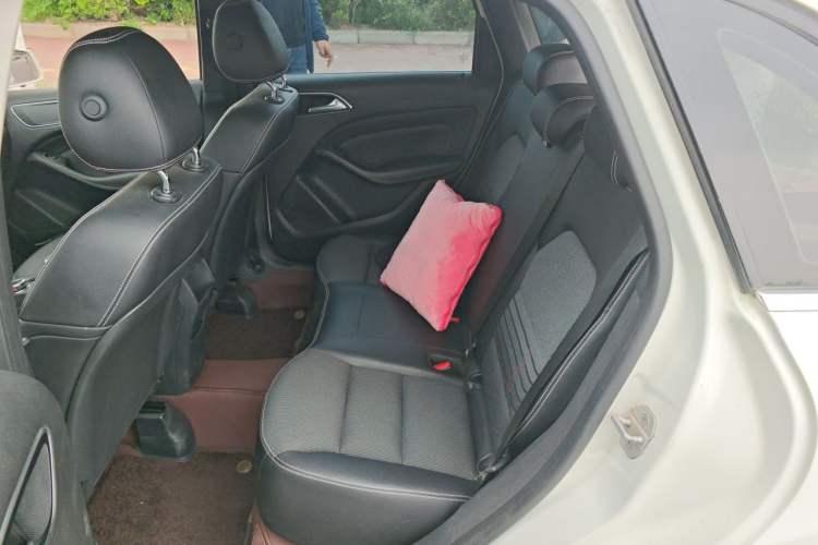 Used Mercedes-Benz B-Class 2015 B 200 Sport Edition Left Rear Seat