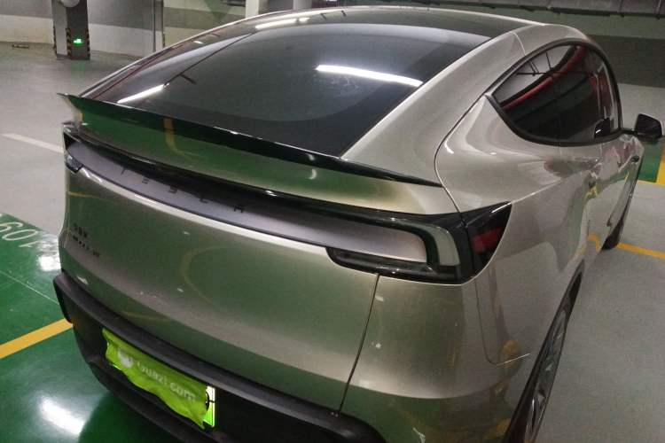 Used Tesla Model Y L 2025 Model Long-Range All-Wheel-Drive Version
