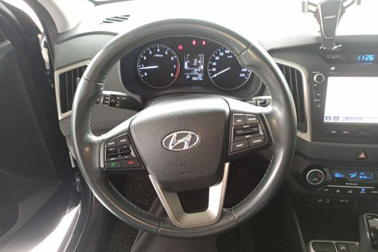 Used Hyundai ix25 2015 1.6L Automatic Two-Wheel-Drive Deluxe DLX Model
