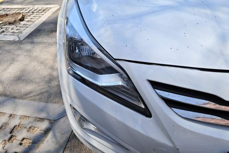 Used Hyundai Verna (older generation) 2014 1.4L Manual Smart GLS Trim Right Front Headlight