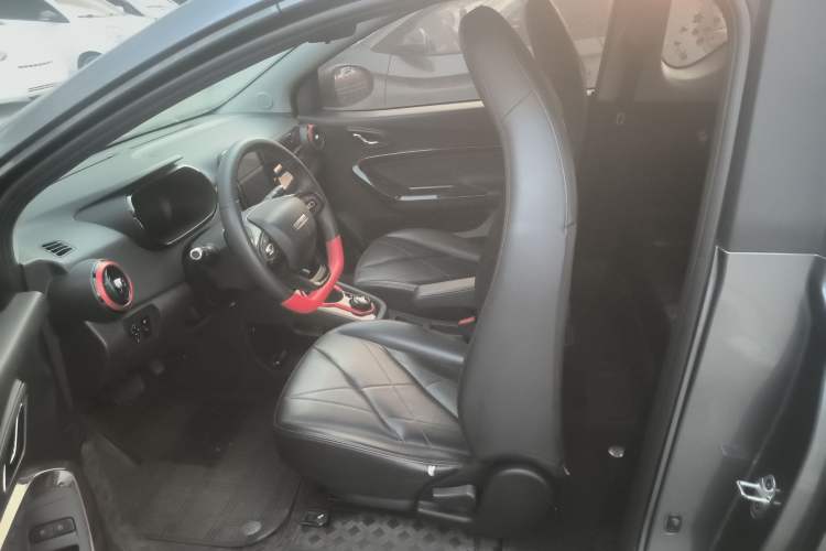 Used Chery QQ Little Ant 2022 Revised Version Sweet Pink Edition Half-Sugar Version Lithium Iron Phosphate 30.7 kWh 30 kW 301 km