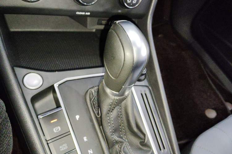 Used Volkswagen Lavida 2024 1.5L Automatic 5 Million Edition Gear Lever