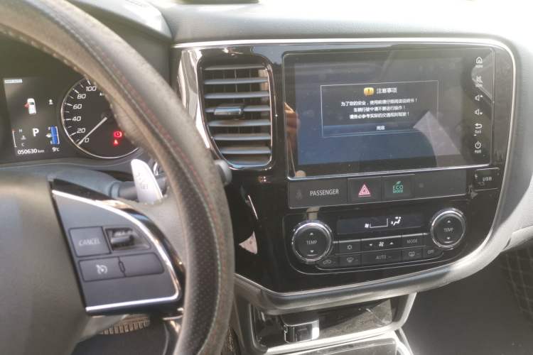 Used Mitsubishi Outlander 2019 2.4L 4x4 Zhi Xiang Edition 5 Seats China VI Standard Audio And AC Panel